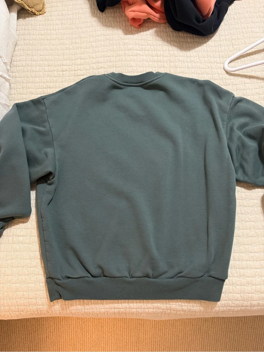 ALO Accolade Crewneck Sweatshirt in Dark Green
